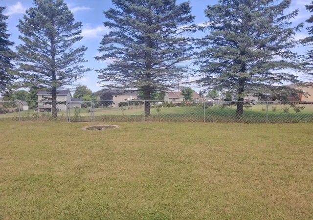 Photo 3 of Single family home for sale at 1304 17th Street Sw St, Faribault, MN 55021 | MLS# 7147508 | Listing updated on 2026-09-22