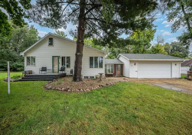 Photo 1 of Single family home for sale at 225 W Hill St, Granada, MN 56039 | MLS# 7147515 | Listing updated on 2026-09-22