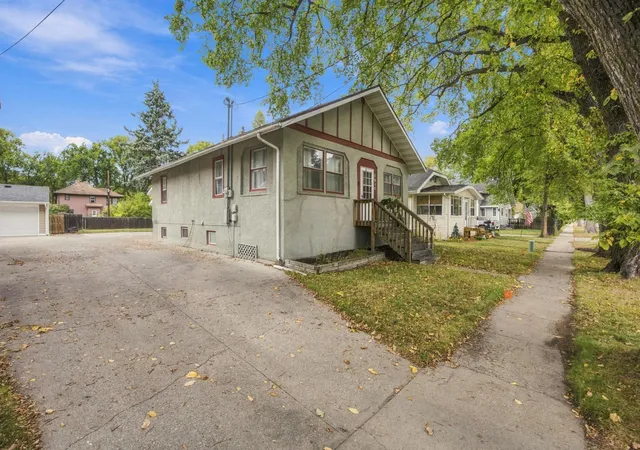 Photo 2 of Single family home for sale at 1415 8th Avenue S, Fargo, ND 58103 | MLS# 7147528 | Listing updated on 2026-10-20