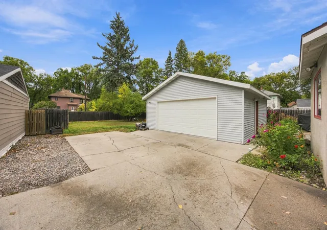 Photo 3 of Single family home for sale at 1415 8th Avenue S, Fargo, ND 58103 | MLS# 7147528 | Listing updated on 2026-10-20