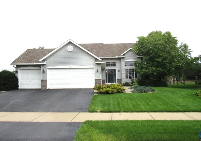 Photo 1 of Single family home for sale at 7059 Sussex Ln, Shakopee, MN 55379 | MLS# 7147529 | Listing updated on 2026-09-21