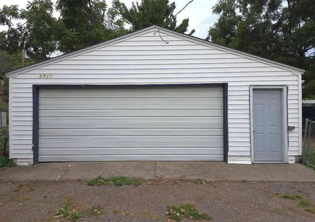 Photo 3 of Sale Pending at 1715 Race St, Saint Paul, MN 55116 | MLS# 7147530 | Listing updated on 2026-10-13