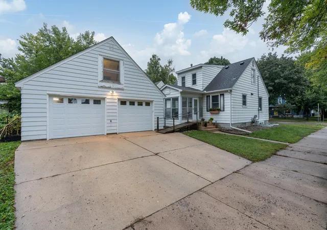 Photo 2 of Single family home for sale at 1204 N 4th Street, Mankato, MN 56001 | MLS# 7147531 | Listing updated on 2026-09-22