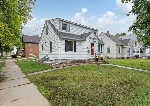 Photo 3 of Single family home for sale at 1204 N 4th Street, Mankato, MN 56001 | MLS# 7147531 | Listing updated on 2026-09-22