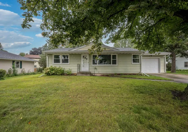 Photo 2 of Single family home for sale at 1023 Day St, Fairmont, MN 56031 | MLS# 7147554 | Listing updated on 2026-09-22