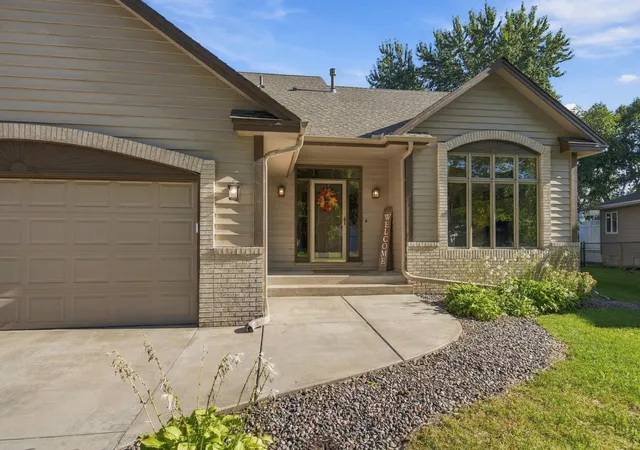 Photo 3 of Single family home for sale at 490 Hawthorn Rd, Circle Pines, MN 55014 | MLS# 7147561 | Listing updated on 2026-10-03