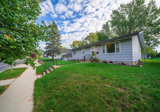 Photo 2 of Single family home for sale at 424 24th Avenue N, Saint Cloud, MN 56303 | MLS# 7147581 | Listing updated on 2026-10-06