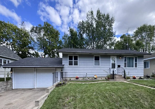 Photo 4 of Single family home for sale at 424 24th Avenue N, Saint Cloud, MN 56303 | MLS# 7147581 | Listing updated on 2026-10-06