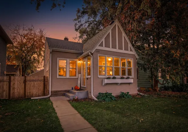 Photo 1 of Single family home for sale at 1318 Eleanor Ave, Saint Paul, MN 55116 | MLS# 7147591 | Listing updated on 2026-10-28