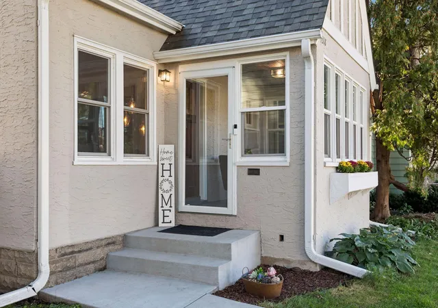 Photo 1 of Single family home for sale at 1318 Eleanor Ave, Saint Paul, MN 55116 | MLS# 7147591 | Listing updated on 2026-10-07