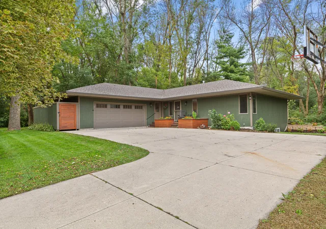 Photo 2 of Single family home for sale at 57 Fairway Pl, Owatonna, MN 55060 | MLS# 7147594 | Listing updated on 2026-09-28
