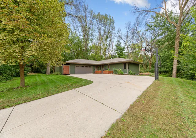 Photo 3 of Single family home for sale at 57 Fairway Pl, Owatonna, MN 55060 | MLS# 7147594 | Listing updated on 2026-09-28
