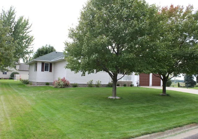 Photo 3 of Single family home for sale at 705 Eagle Dr Sw, Melrose, MN 56352 | MLS# 7147598 | Listing updated on 2026-09-30