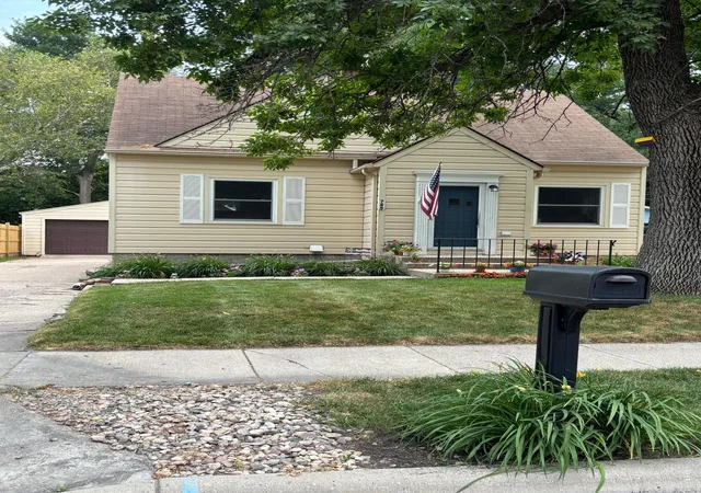 Photo 2 of Single family home for sale at 725 3rd Street Se, Willmar, MN 56201 | MLS# 7147604 | Listing updated on 2026-10-15
