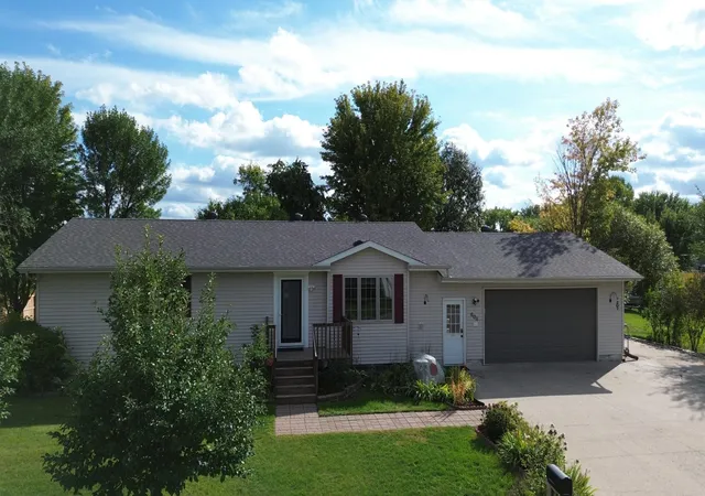 Photo 1 of Single family home for sale at 604 10th Avenue Se, Barnesville, MN 56514 | MLS# 7147606 | Listing updated on 2026-09-22