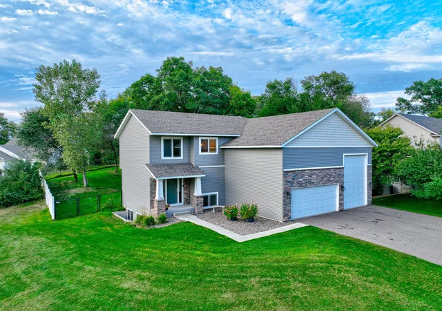 Photo 3 of Single family home for sale at 556 Pleasant Dr, Prescott, WI 54021 | MLS# 7147608 | Listing updated on 2026-10-06