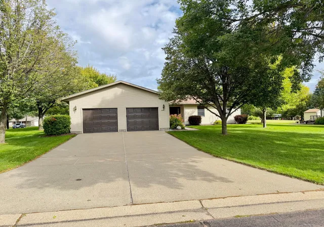 Photo 2 of Single family home for sale at 2201 Ridgewood Dr, Fergus Falls, MN 56537 | MLS# 7147615 | Listing updated on 2026-09-25