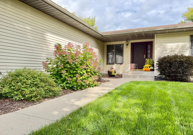 Photo 3 of Single family home for sale at 2201 Ridgewood Dr, Fergus Falls, MN 56537 | MLS# 7147615 | Listing updated on 2026-09-25