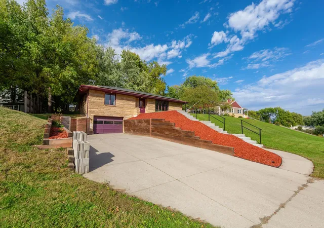 Single family home for sale at 905 4th Avenue SE, Waseca, MN 56093 | MLS# 7147620