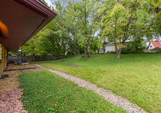 Photo 4 of Single family home for sale at 905 4th Avenue SE, Waseca, MN 56093 | MLS# 7147620 | Listing updated on 2026-10-21