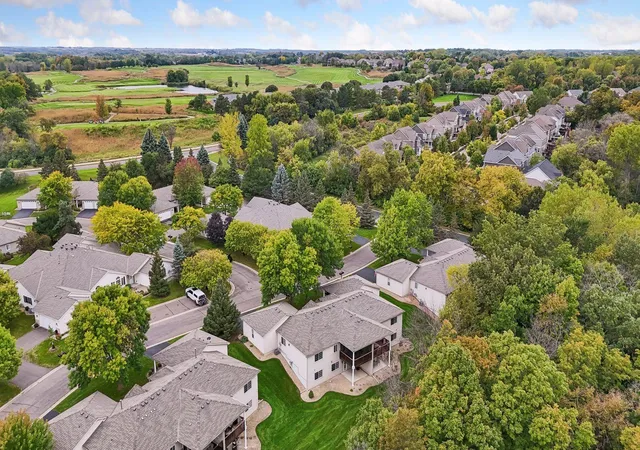 Photo 3 of Single family home for sale at 980 Carriage Ln, Chaska, MN 55318 | MLS# 7147626 | Listing updated on 2026-10-06