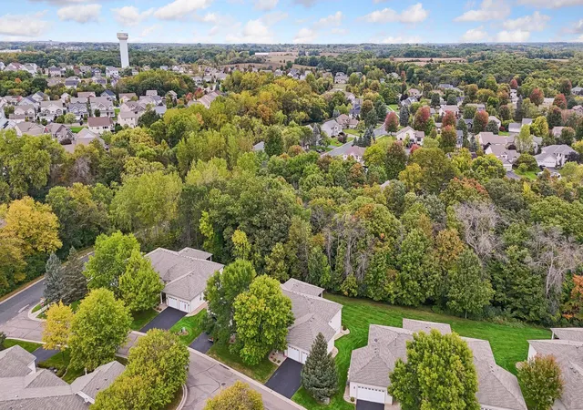 Photo 3 of Single family home for sale at 980 Carriage Ln, Chaska, MN 55318 | MLS# 7147626 | Listing updated on 2026-10-06