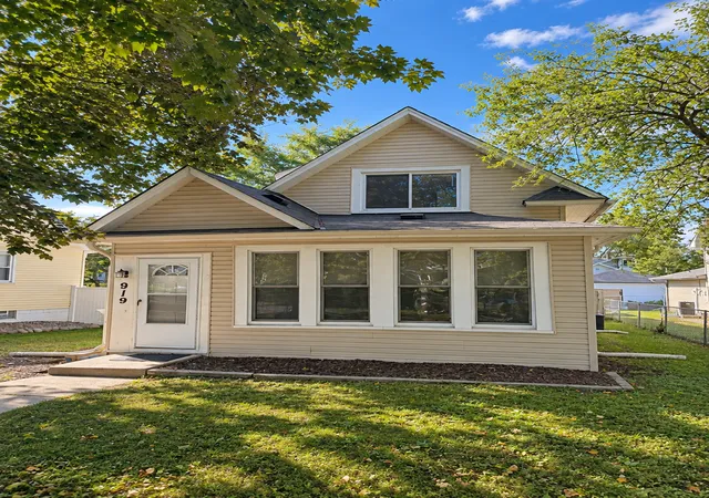 Photo 1 of Single family home for sale at 919 26th Avenue Se, Minneapolis, MN 55414 | MLS# 7147666 | Listing updated on 2026-10-07