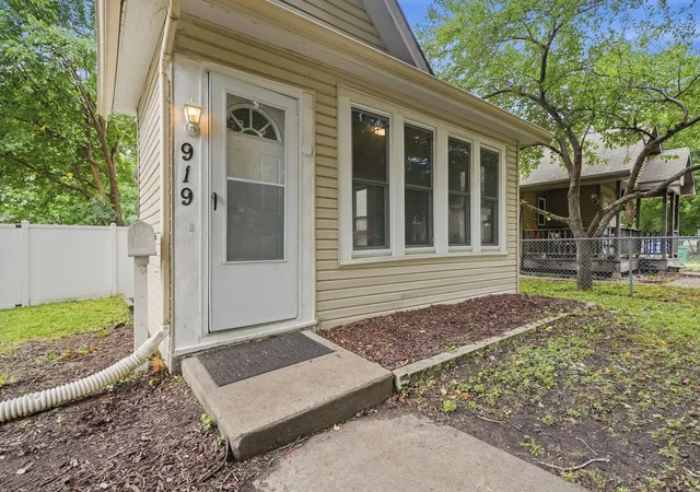 Photo 2 of Single family home for sale at 919 26th Avenue Se, Minneapolis, MN 55414 | MLS# 7147666 | Listing updated on 2026-10-20