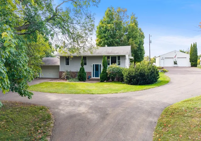 Photo 4 of Single family home for sale at 48900 Dogwood Ave, Rush City, MN 55069 | MLS# 7147691 | Listing updated on 2026-09-22