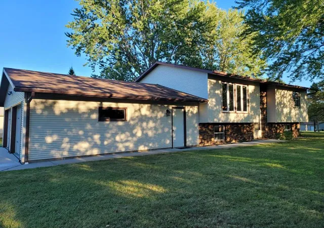 Single family home for sale at 60328 210th Avenue, Dodge Center, MN 55927 | MLS# 7147721
