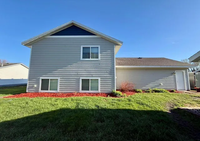 Photo 4 of Single family home for sale at 1170 Coakley St, Paynesville, MN 56362 | MLS# 7147724 | Listing updated on 2026-10-23