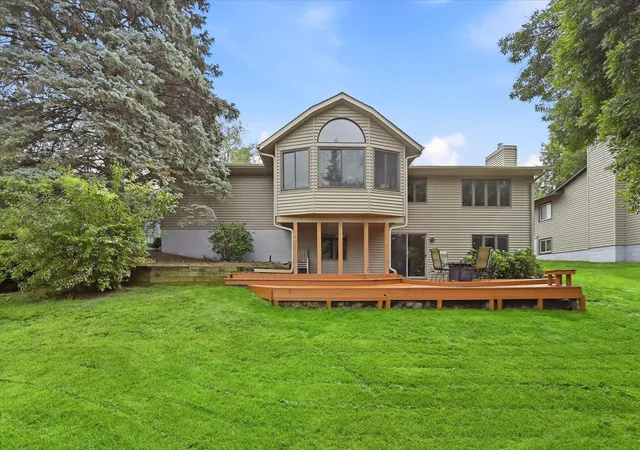 Photo 3 of Sale Pending at 2523 Oak Ct, Saint Paul, MN 55110 | MLS# 7147757 | Listing updated on 2026-10-05