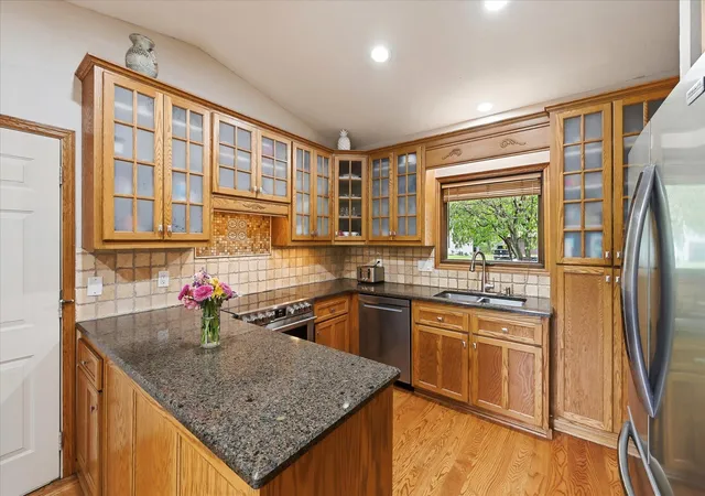 Photo 3 of Sale Pending at 2523 Oak Ct, Saint Paul, MN 55110 | MLS# 7147757 | Listing updated on 2026-10-05