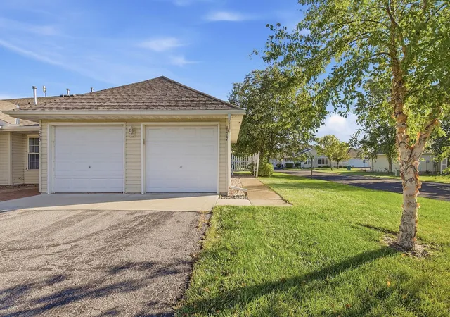 Listing Photo 4 - Condo for sale in building located at 1067 Blackbird Trl SW, Hutchinson, MN 55350 - Unit #8