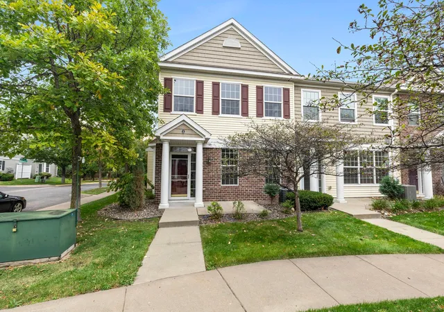 Photo 1 of Single family home for sale at 1626 Woodlynn Ave #1, Saint Paul, MN 55109 | MLS# 7147777 | Listing updated on 2026-10-07