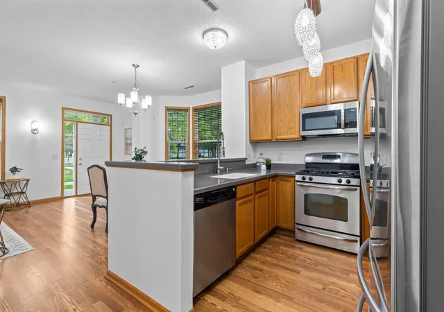 Photo 4 of Single family home for sale at 1626 Woodlynn Ave #1, Saint Paul, MN 55109 | MLS# 7147777 | Listing updated on 2026-10-07