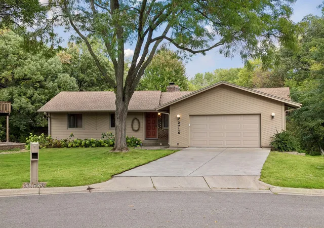 Photo 3 of Single family home for sale at 2716 Isle Royale Ct, Burnsville, MN 55337 | MLS# 7147778 | Listing updated on 2026-09-30