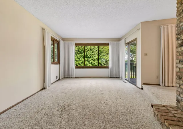 Photo 4 of Single family home for sale at 2716 Isle Royale Ct, Burnsville, MN 55337 | MLS# 7147778 | Listing updated on 2026-09-30