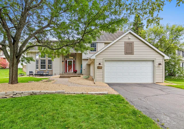 Photo 3 of Single family home for sale at 726 Camberwell Dr, Saint Paul, MN 55123 | MLS# 7147793 | Listing updated on 2026-10-13