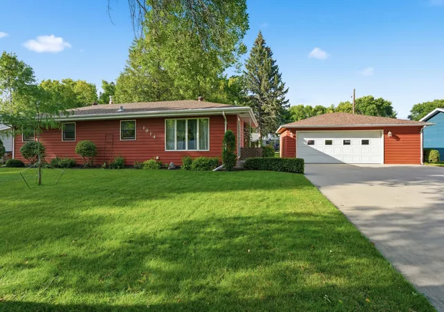 Photo 1 of Single family home for sale at 1614 19th Street Nw, East Grand Forks, MN 56721 | MLS# 7147816 | Listing updated on 2026-09-22