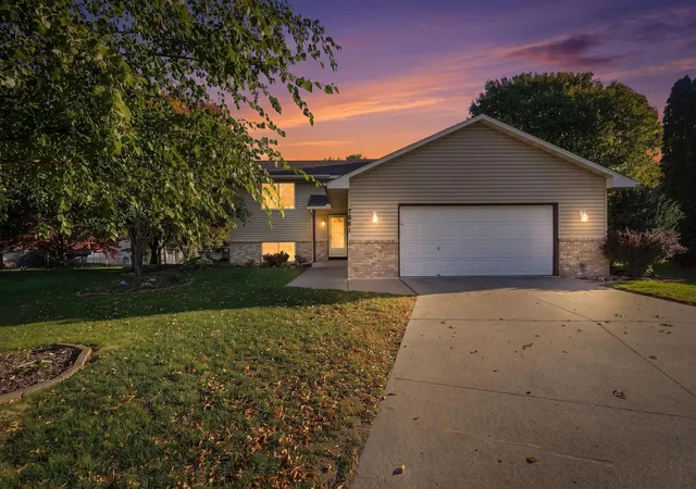 Single family home for sale at 7661 Homestead Ct S, Cottage Grove, MN 55016 | MLS# 7147832