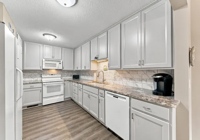 Photo 3 of Single family home for sale at 6121 Blake Ridge Rd, Minneapolis, MN 55436 | MLS# 7147843 | Listing updated on 2026-10-02