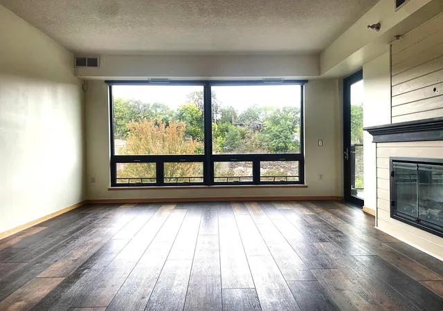 Photo 3 of Condo for sale at 284 Spring St #311, Saint Paul, MN 55102 | MLS# 7147848 | Listing updated on 2026-09-21