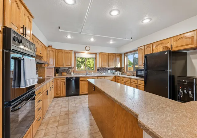 Photo 2 of Single family home for sale at 109 S Winnebago St, Caledonia, MN 55921 | MLS# 7147931 | Listing updated on 2026-10-23