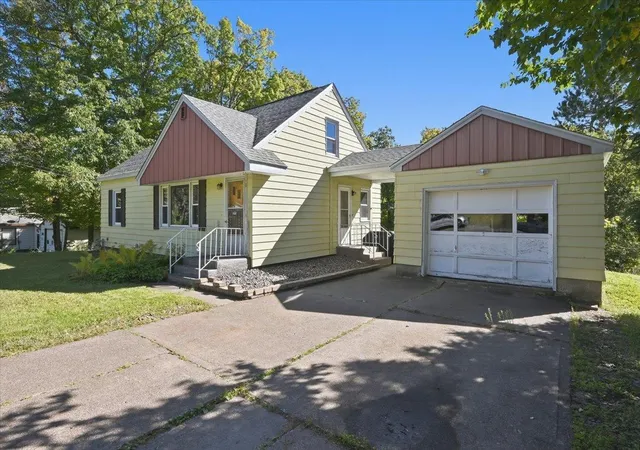 Photo 3 of Single family home for sale at 1614 Linzie Rd, Duluth, MN 55811 | MLS# 7147950 | Listing updated on 2026-10-08