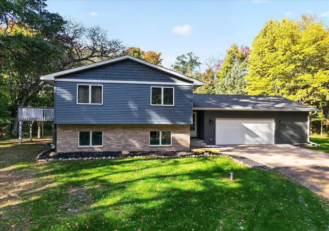 Photo 1 of Single family home for sale at 4926 Shady Ln, North Branch, MN 55056 | MLS# 7147975 | Listing updated on 2026-10-08