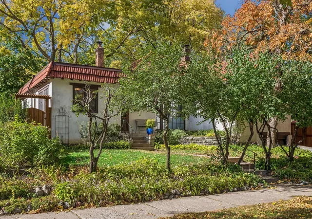 Photo 3 of Single family home for sale at 611 6th Avenue Se, Minneapolis, MN 55414 | MLS# 7147996 | Listing updated on 2026-10-29