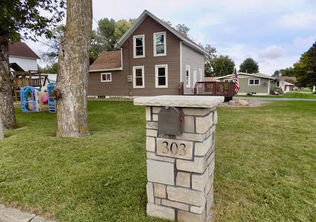 Photo 3 of Single family home for sale at 303 1st Avenue Se, Grand Meadow, MN 55936 | MLS# 7148023 | Listing updated on 2026-10-07