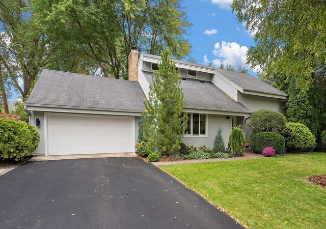 Photo 3 of Single family home for sale at 7303 Green Ridge Dr, Eden Prairie, MN 55346 | MLS# 7148025 | Listing updated on 2026-10-01