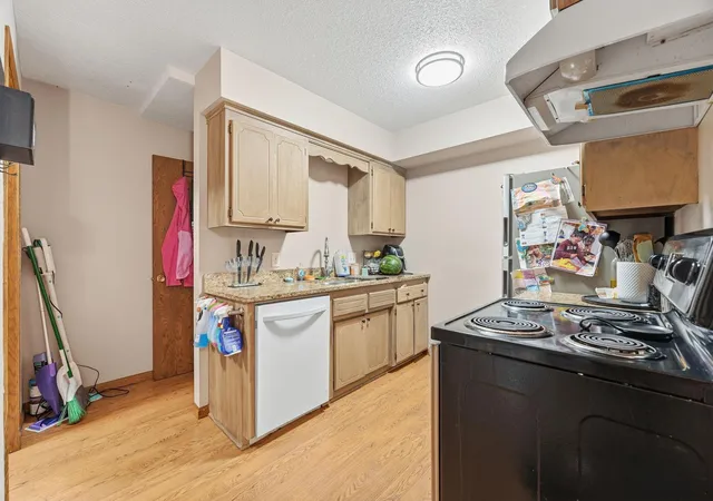 Listing Photo 5 - Condo for sale in building located at 1321 Fireside Dr NE, Minneapolis, MN 55432